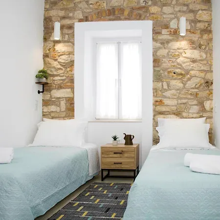 Captain Theo's Modern Martina *