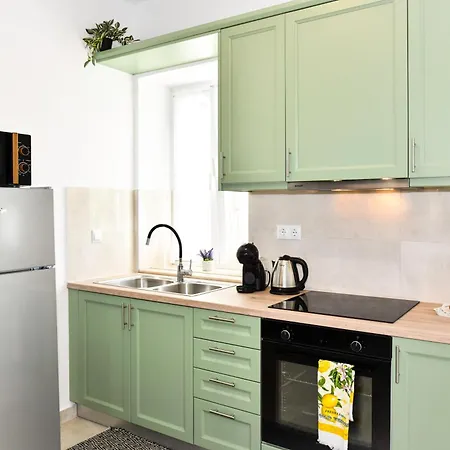 Captain Theo's Modern Martina *