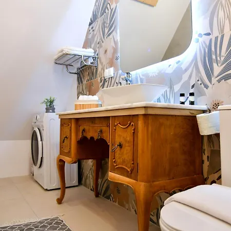 Captain Theo's Modern Martina *