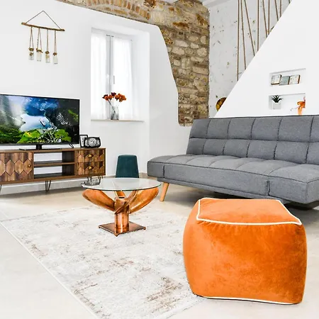 Captain Theo's Modern Martina * Lefkimmi (Corfu)